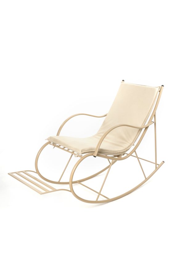 une chaise berçante Vira en beige clair