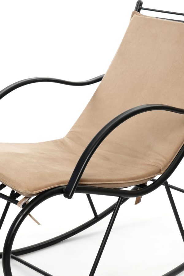 une chaise berçante Vira en marron